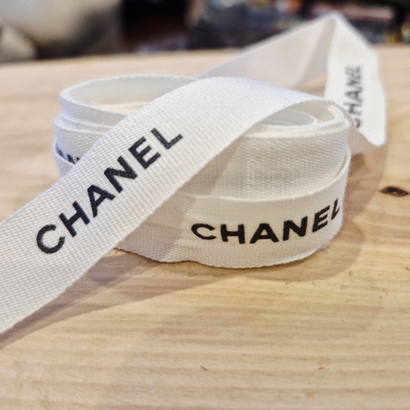 CHANEL White and Black Logo Ribbon 81.5x0.60 - Picture 8 of 9
